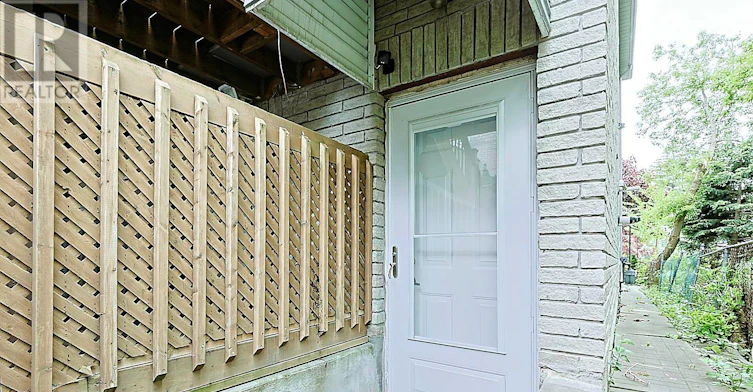 BSMT-61 Fairchild Avenue, Toronto, ON, M2M 1T8
