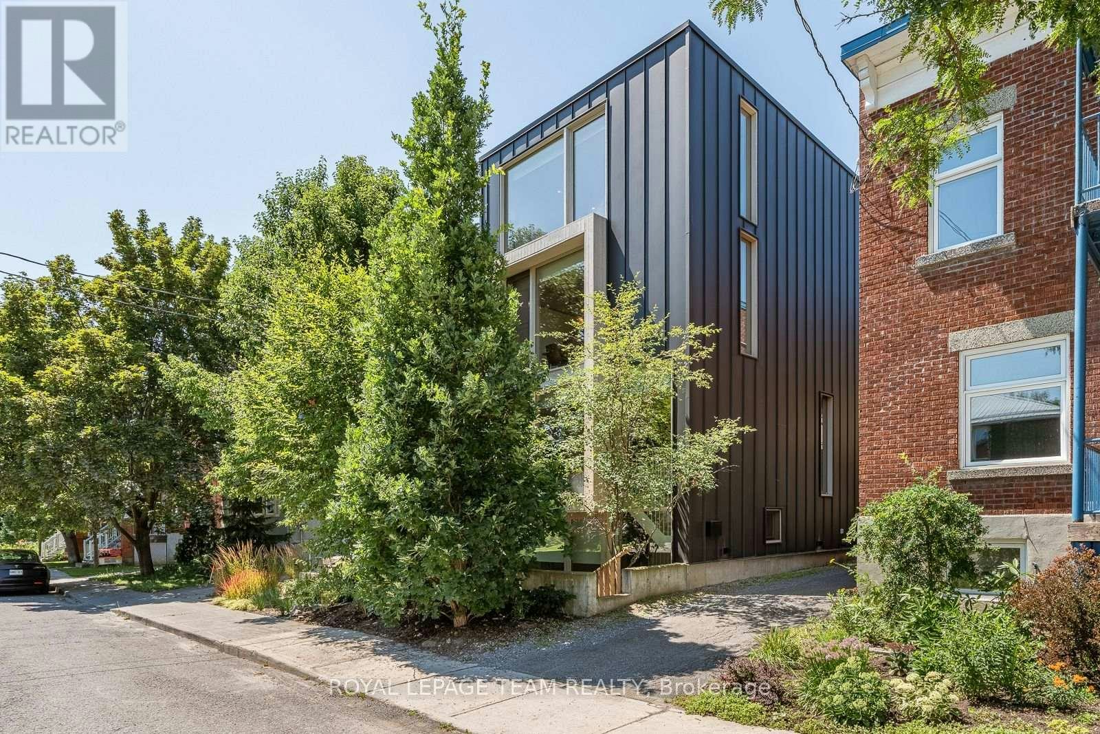 2-142 Ivy Crescent, Ottawa, ON, K1M 1X6