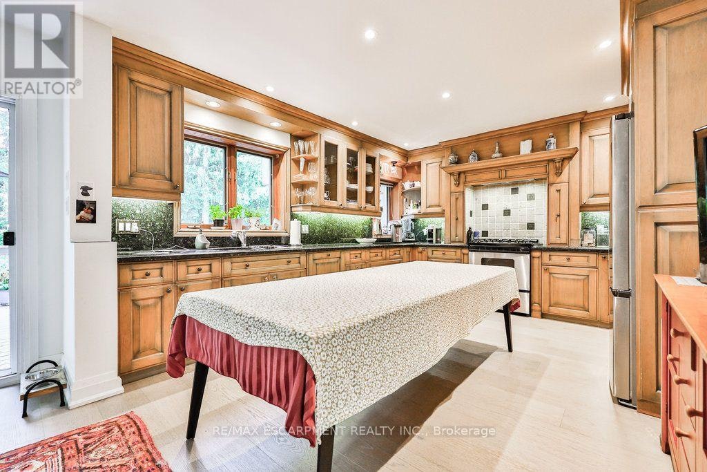 A-1430 Hurontario Street, Mississauga, ON, L5G 3H4 - 7