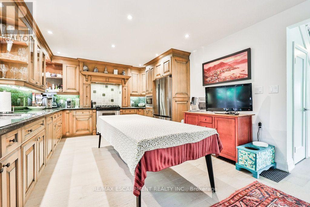 A-1430 Hurontario Street, Mississauga, ON, L5G 3H4 - 8