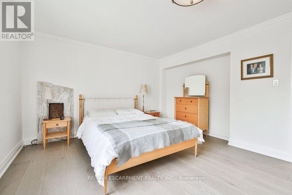 A-1430 Hurontario Street, Mississauga, ON, L5G 3H4 - 16