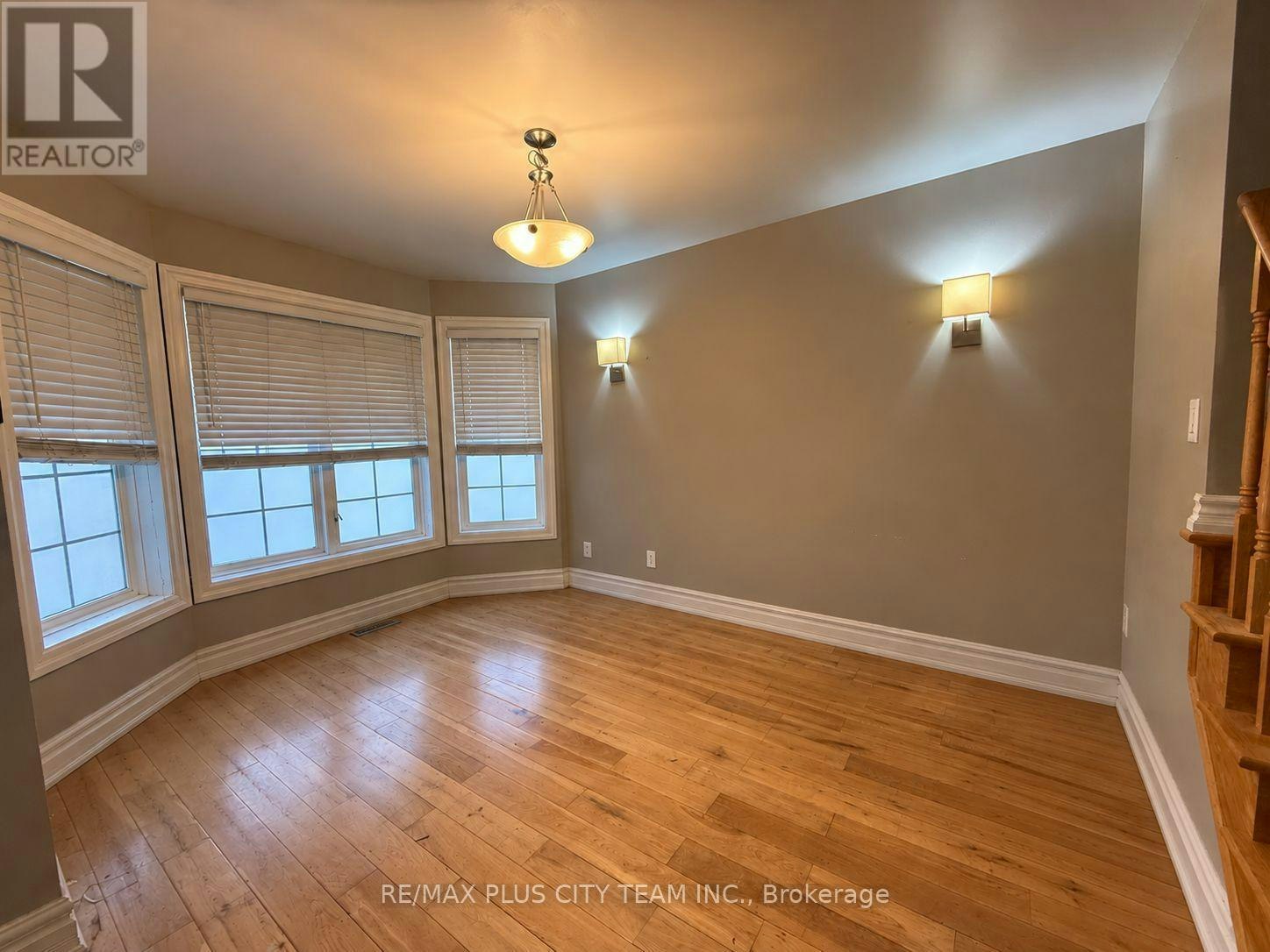 844 Luxton Drive, Milton, ON, L9T 6Y5 - 2