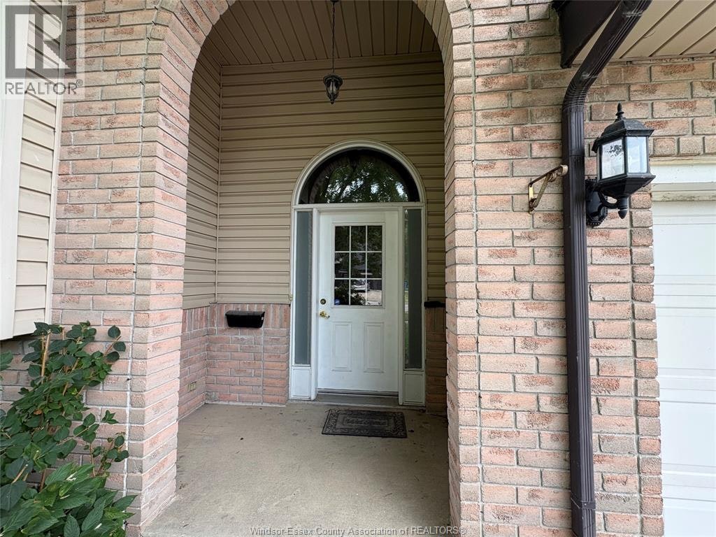 LOWER-2141 Longfellow, Windsor, ON, N9B 3J5 - 3