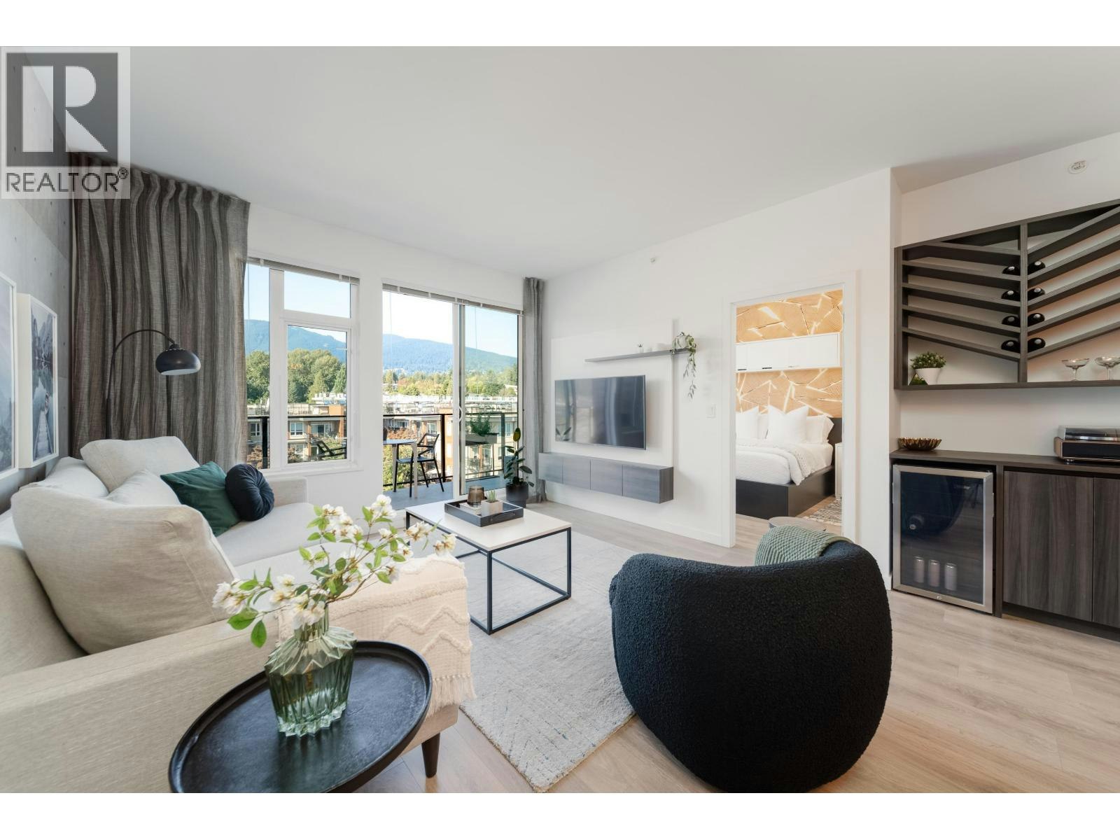 517-725 Marine Drive, North Vancouver, BC, V7M 0G2