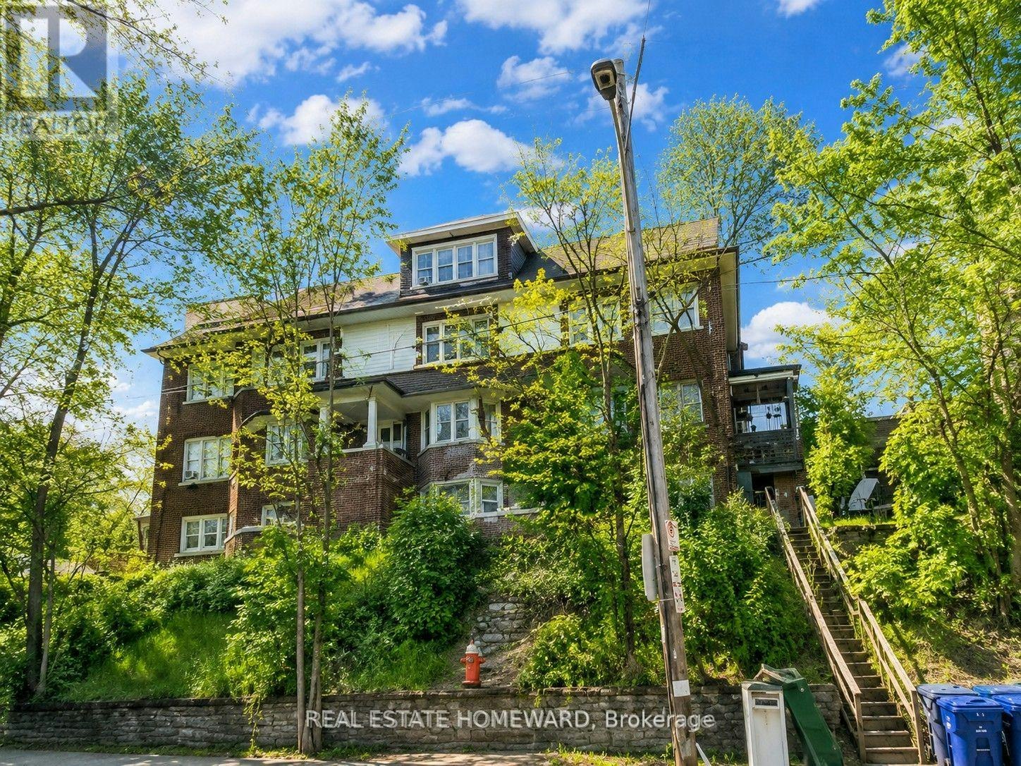 4-435 Parkside Drive, Toronto, ON, M6R 2Z8
