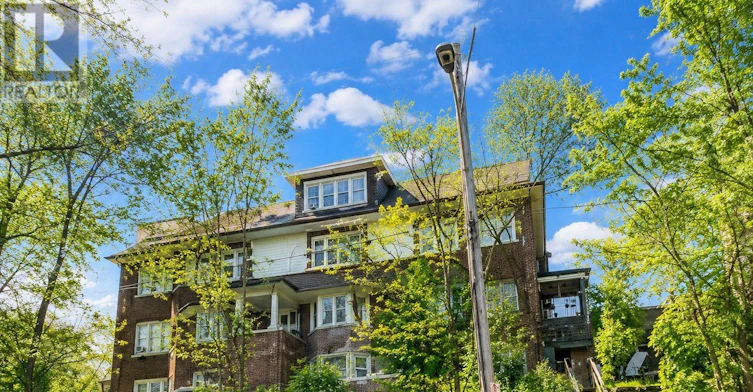 4-435 Parkside Drive, Toronto, ON, M6R 2Z8