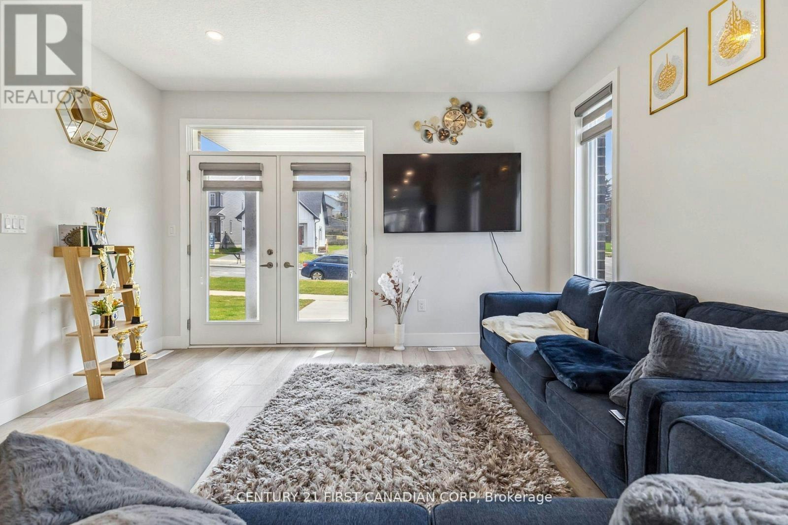 21-990 Deveron Crescent, London, ON, N5Z 0B7 - 21