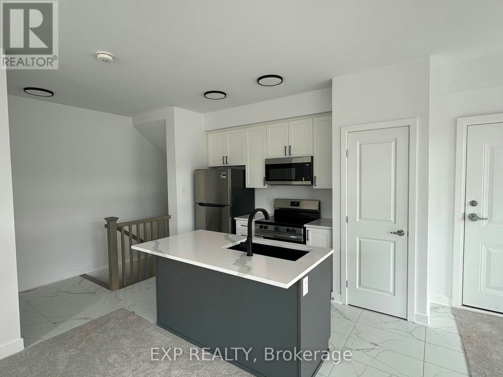 J-1055 Cedar Creek Drive, Ottawa, ON, K1X 0G3 - 3