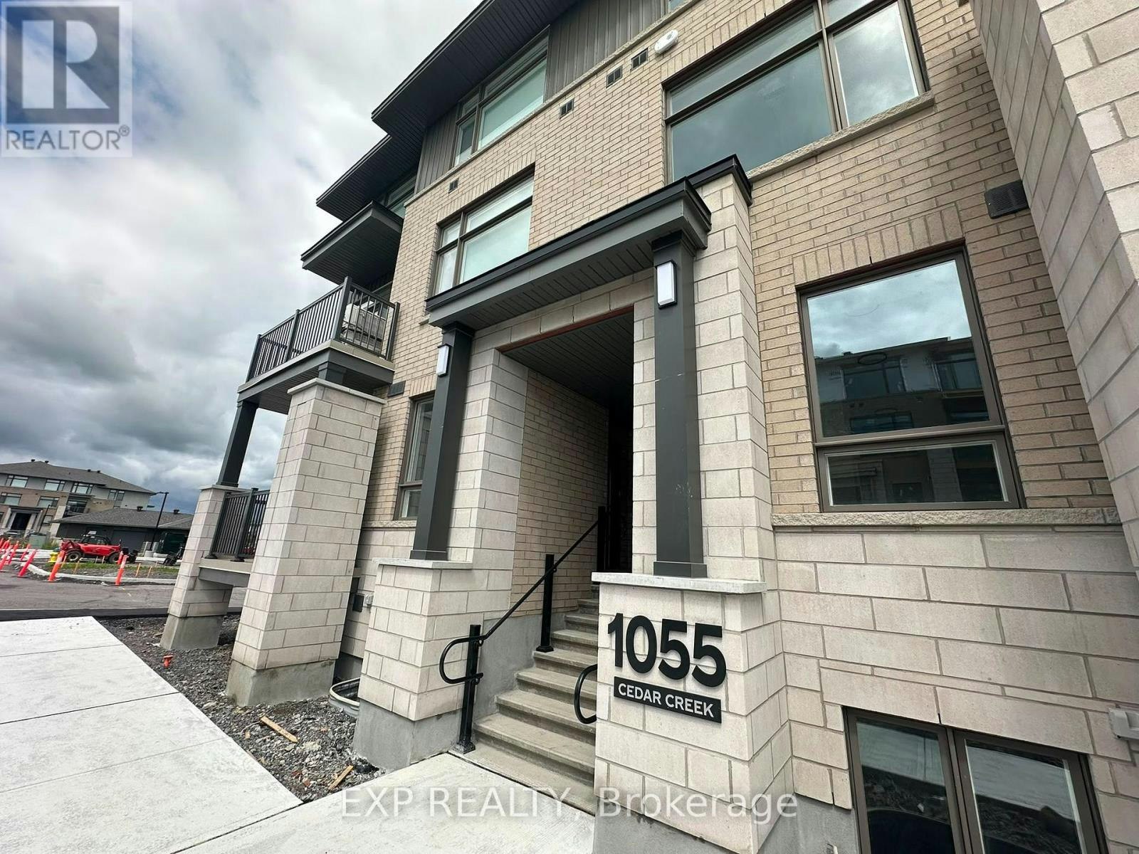 J-1055 Cedar Creek Drive, Ottawa, ON, K1X 0G3 - 2