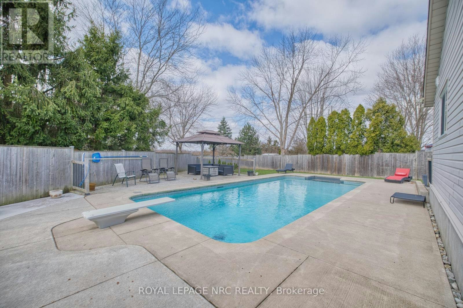 16 Leonard Drive, St. Catharines, ON, L2S 3V2