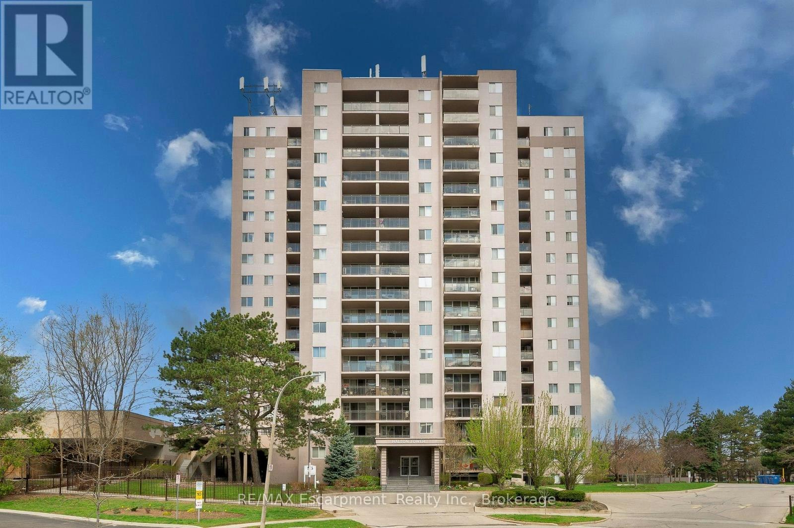 310-975 Warwick Court, Burlington, ON, L7T 3Z7