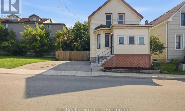 17 Douglas Street