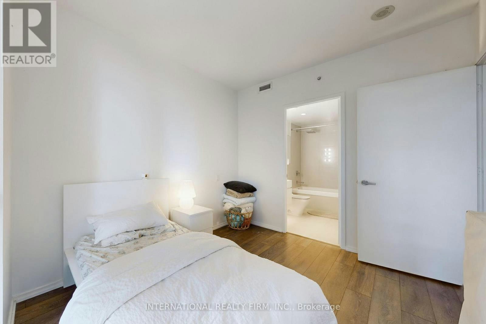 2911-45 Charles Street E, Toronto, ON, M4Y 0B8 - 15
