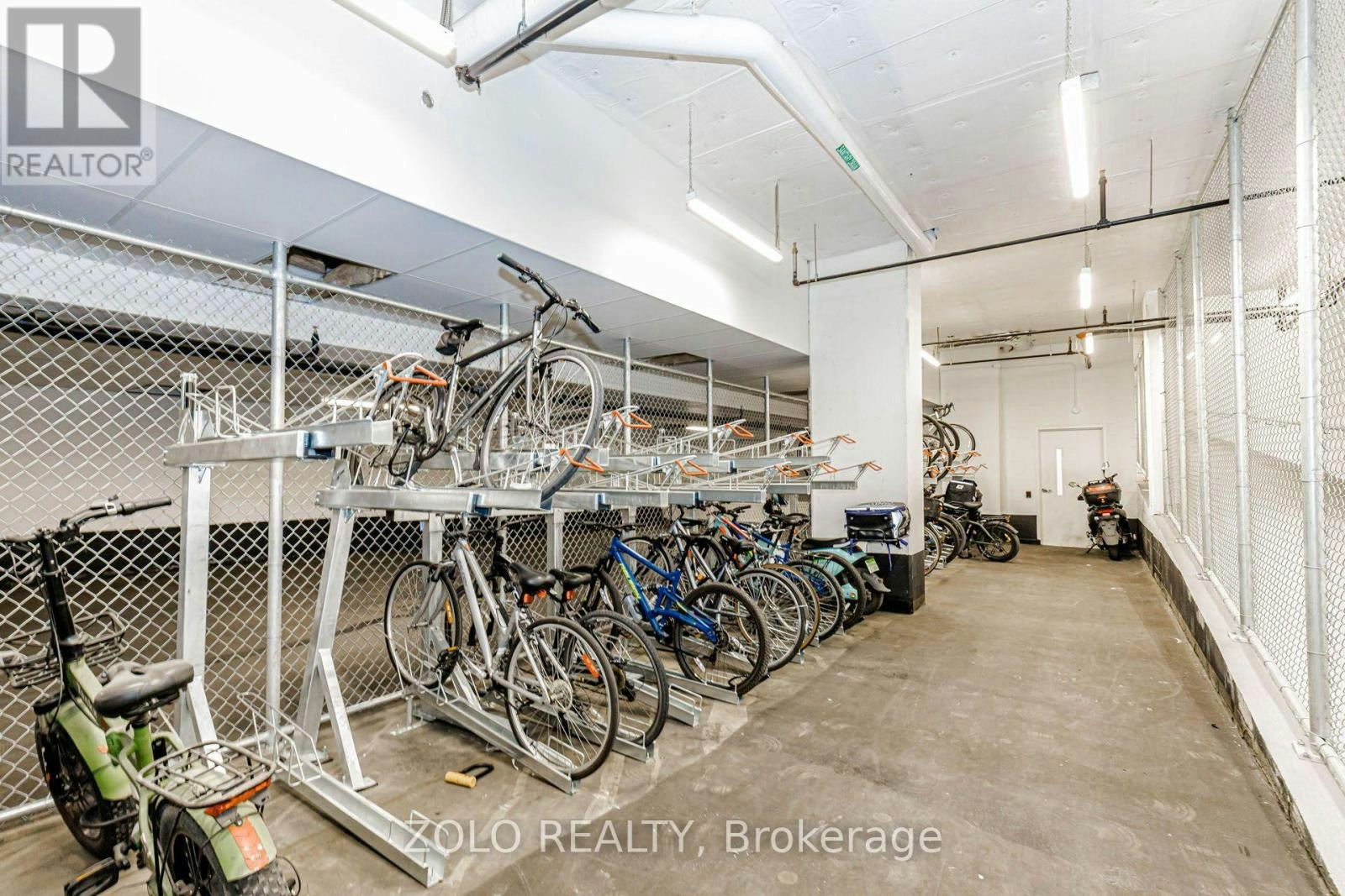 648-30 Dreamers Way, Toronto, ON, M5A 0Y7 - 40