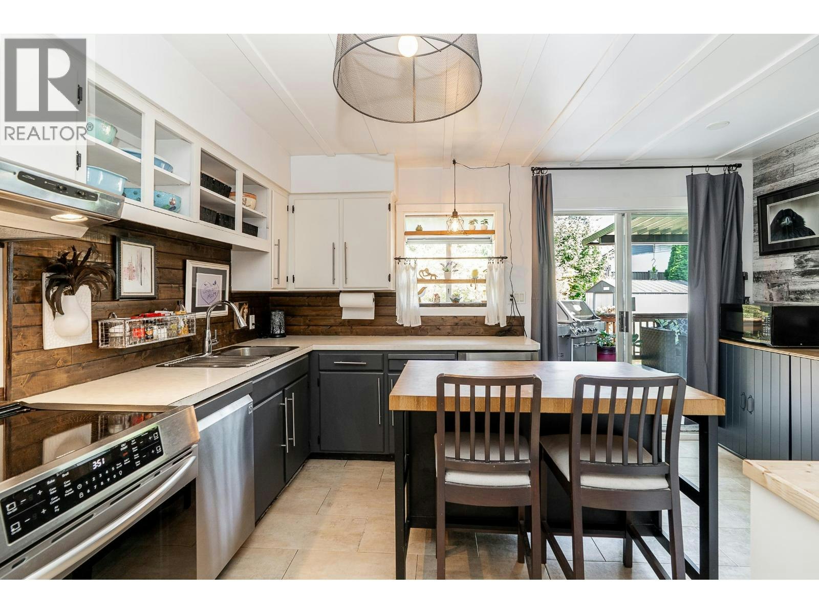 635 Midvale Street, Coquitlam, BC, V3J 6M1