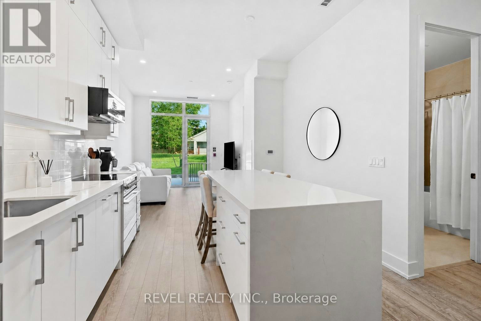 123-2075 King Road, King, ON, L7B 0R6