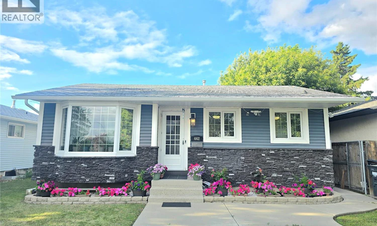 442 Douglas Crescent