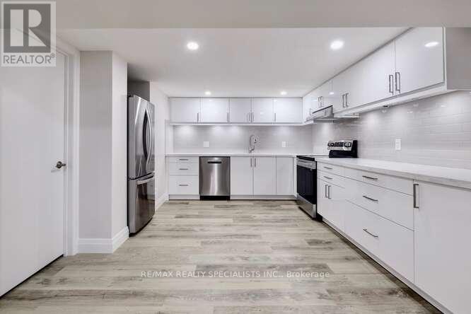 43 Firwood (Lower Crescent, Toronto, ON, M9B 2V9 - 8