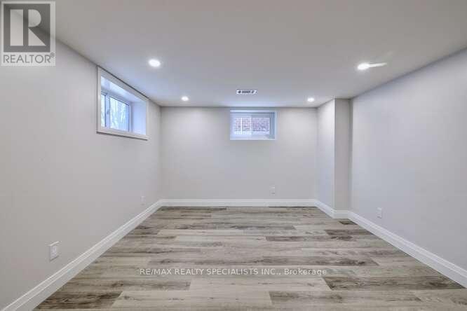 43 Firwood (Lower Crescent, Toronto, ON, M9B 2V9 - 5