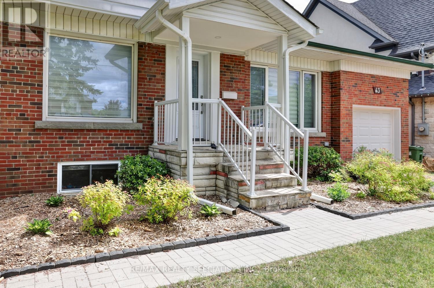 43 Firwood (Lower Crescent, Toronto, ON, M9B 2V9 - 3