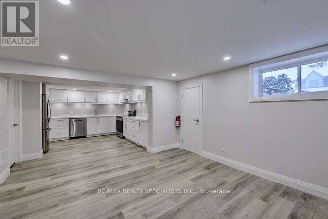 43 Firwood (Lower Crescent, Toronto, ON, M9B 2V9 - 11