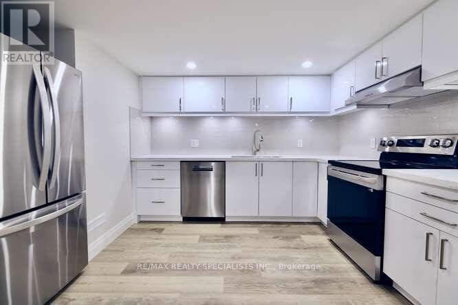 43 Firwood (Lower Crescent, Toronto, ON, M9B 2V9 - 9