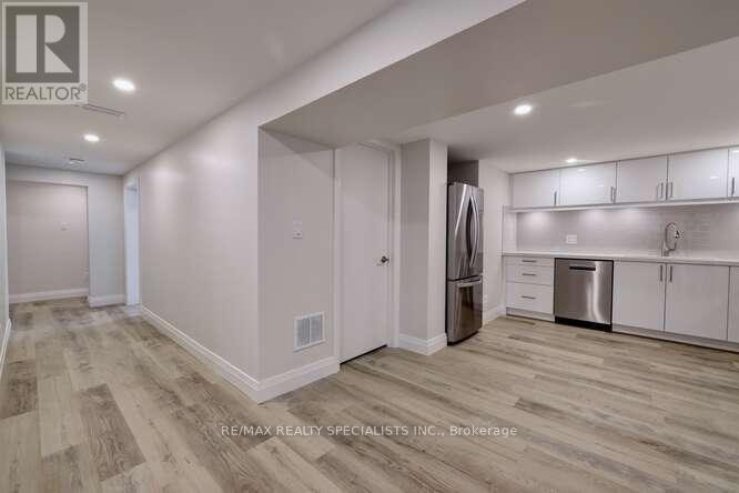 43 Firwood (Lower Crescent, Toronto, ON, M9B 2V9 - 7