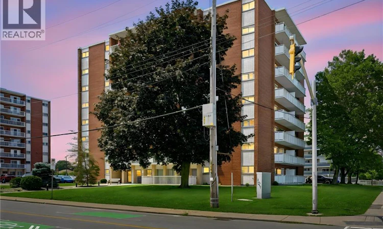 708-8 Woodman Drive S