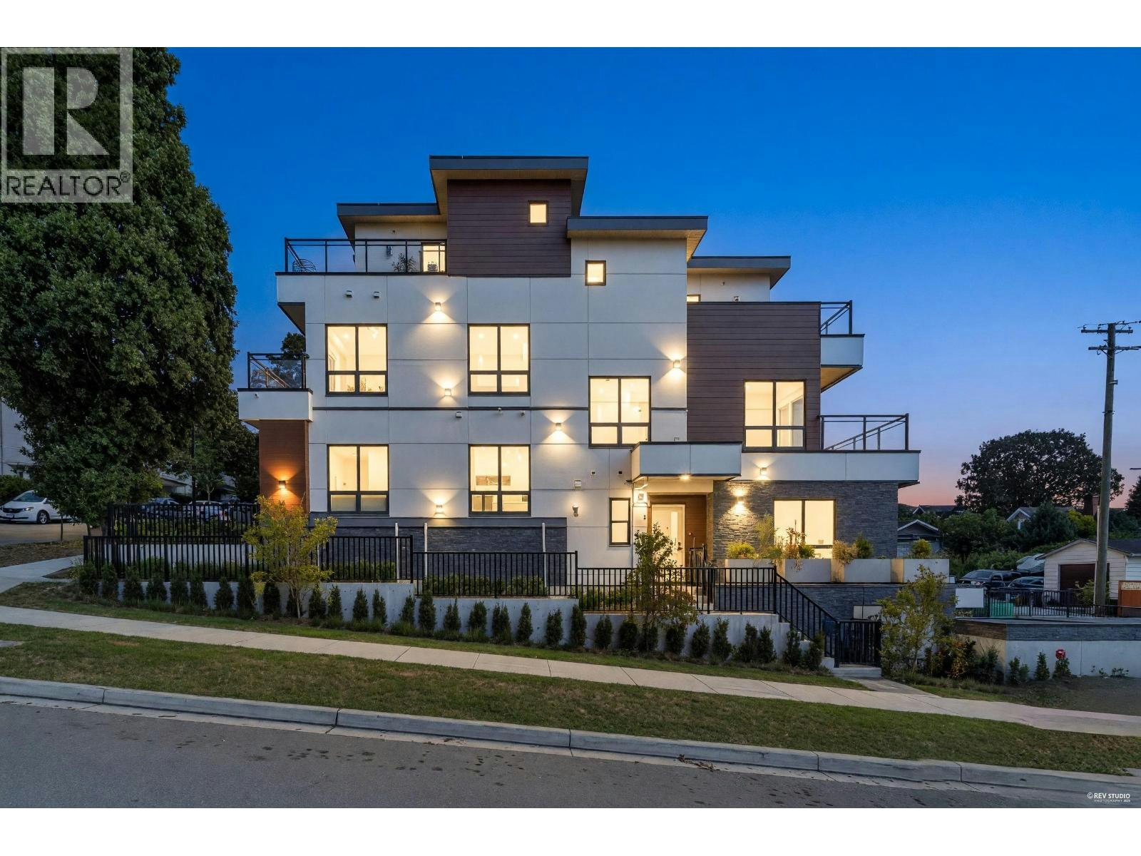 1-3800 Pender Street, Burnaby, BC, V5C 2L5