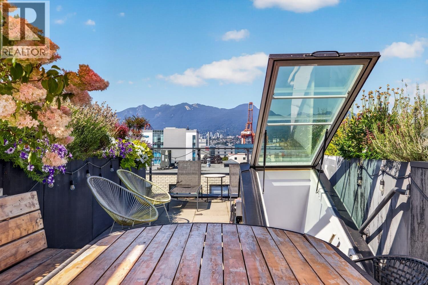 305-1647 E Pender Street, Vancouver, BC, V5L 1W2