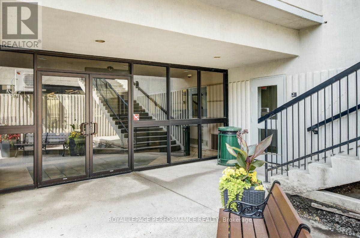 708 158c Mcarthur Avenue, Ottawa, ON, K1L 8E7 - 2