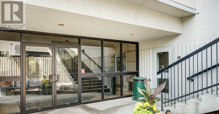 708 158c Mcarthur Avenue, Ottawa, ON, K1L 8E7 - 2