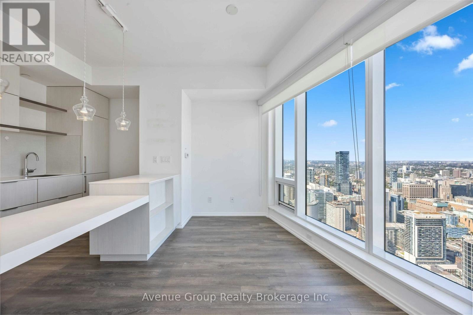 5713-197 Yonge Street, Toronto, ON, M5B 0C1 - 5