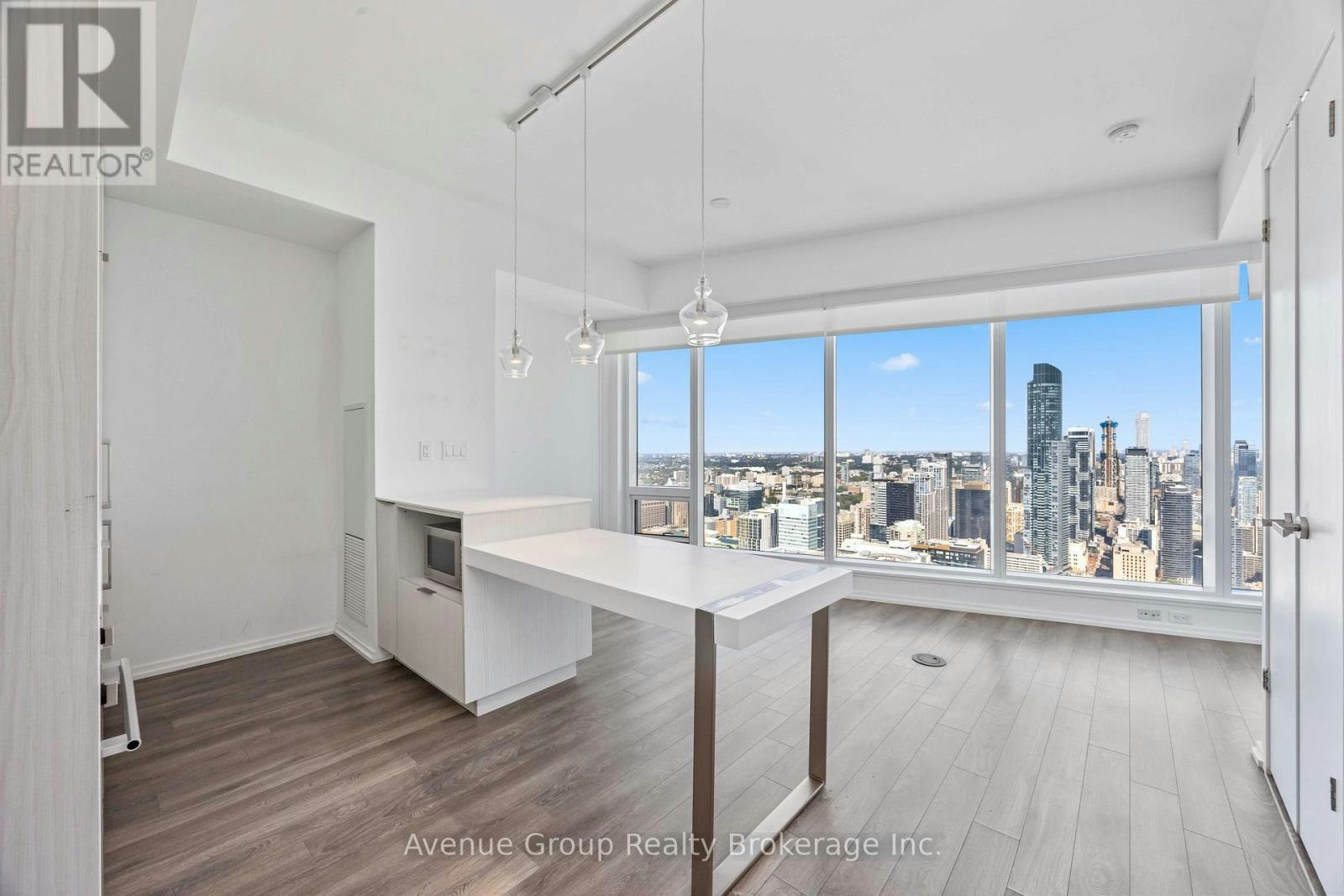 5713-197 Yonge Street, Toronto, ON, M5B 0C1