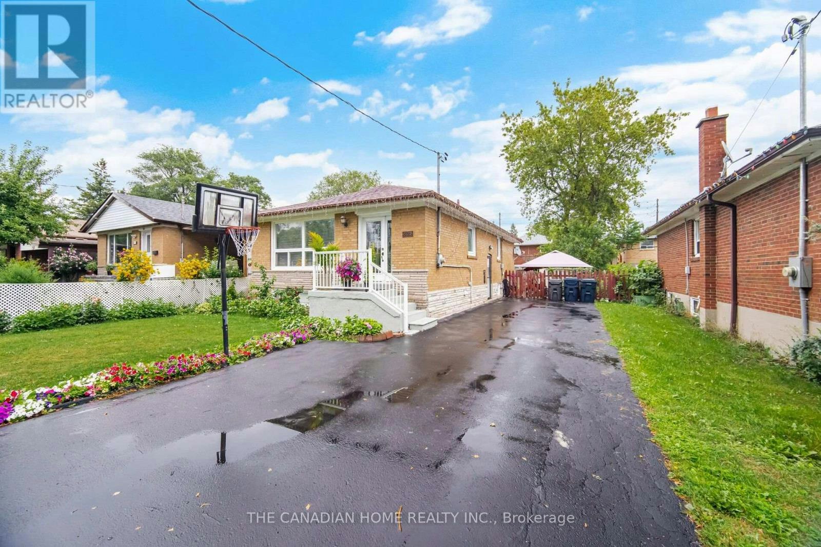 802 Brimorton Drive, Toronto, ON, M1G 2S9