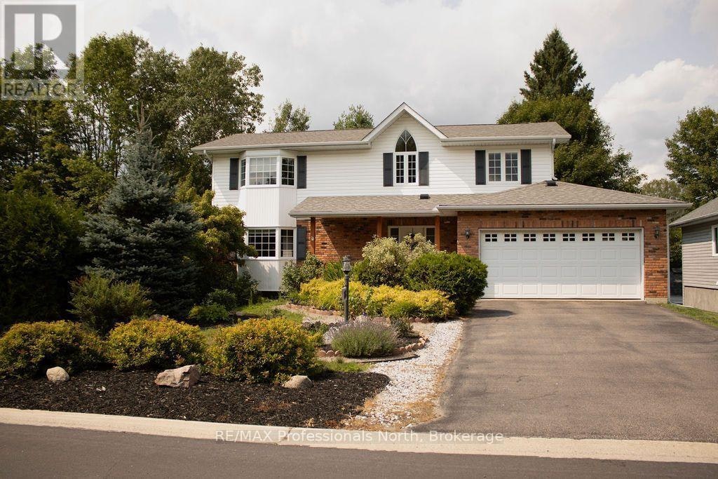 18 Heritage Crescent, Huntsville, ON, P1H 1S9