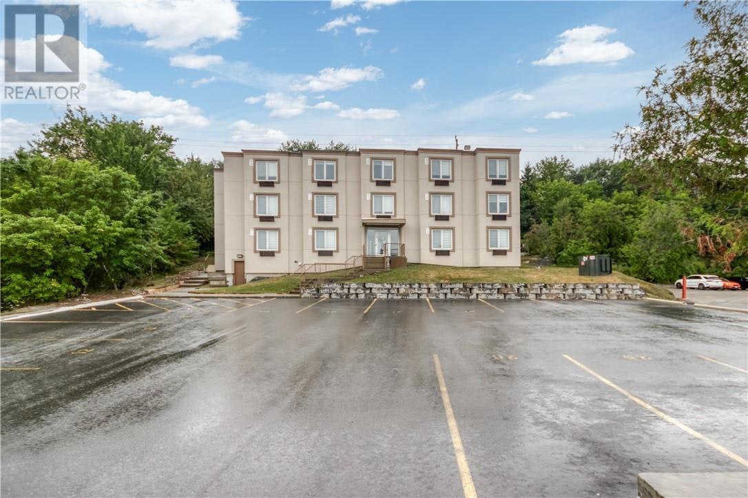 302-1755 Regent Street, Greater Sudbury, ON, P3E 3Z7 - 2