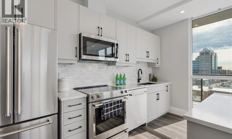 705-60 Charles Street W