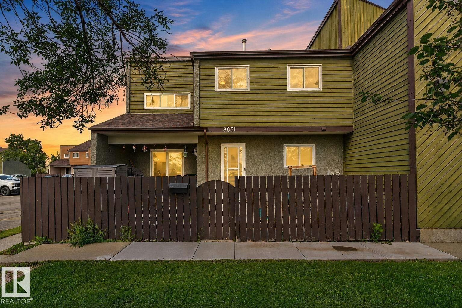 8031 27 Avenue NW, Edmonton, AB, T6K 3C9