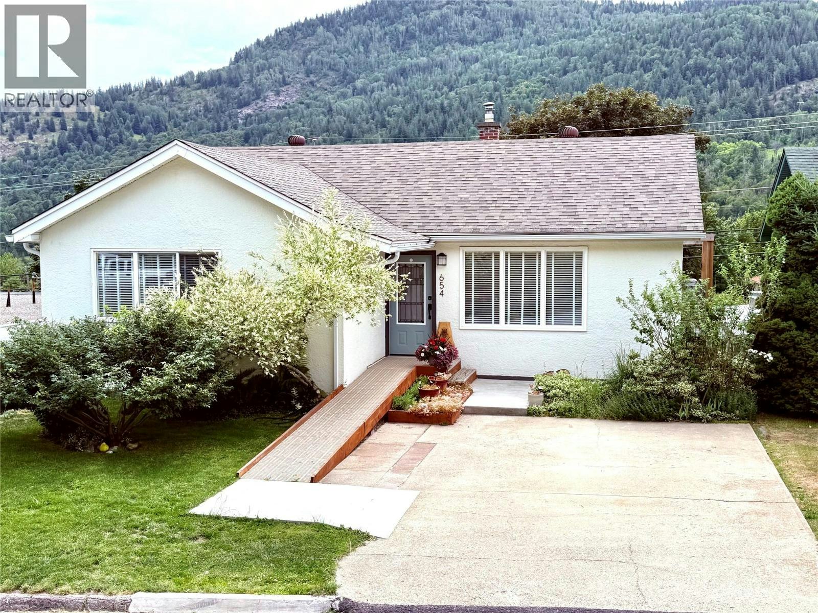 654 Schofield Highway, Warfield, BC, V1R 2G8