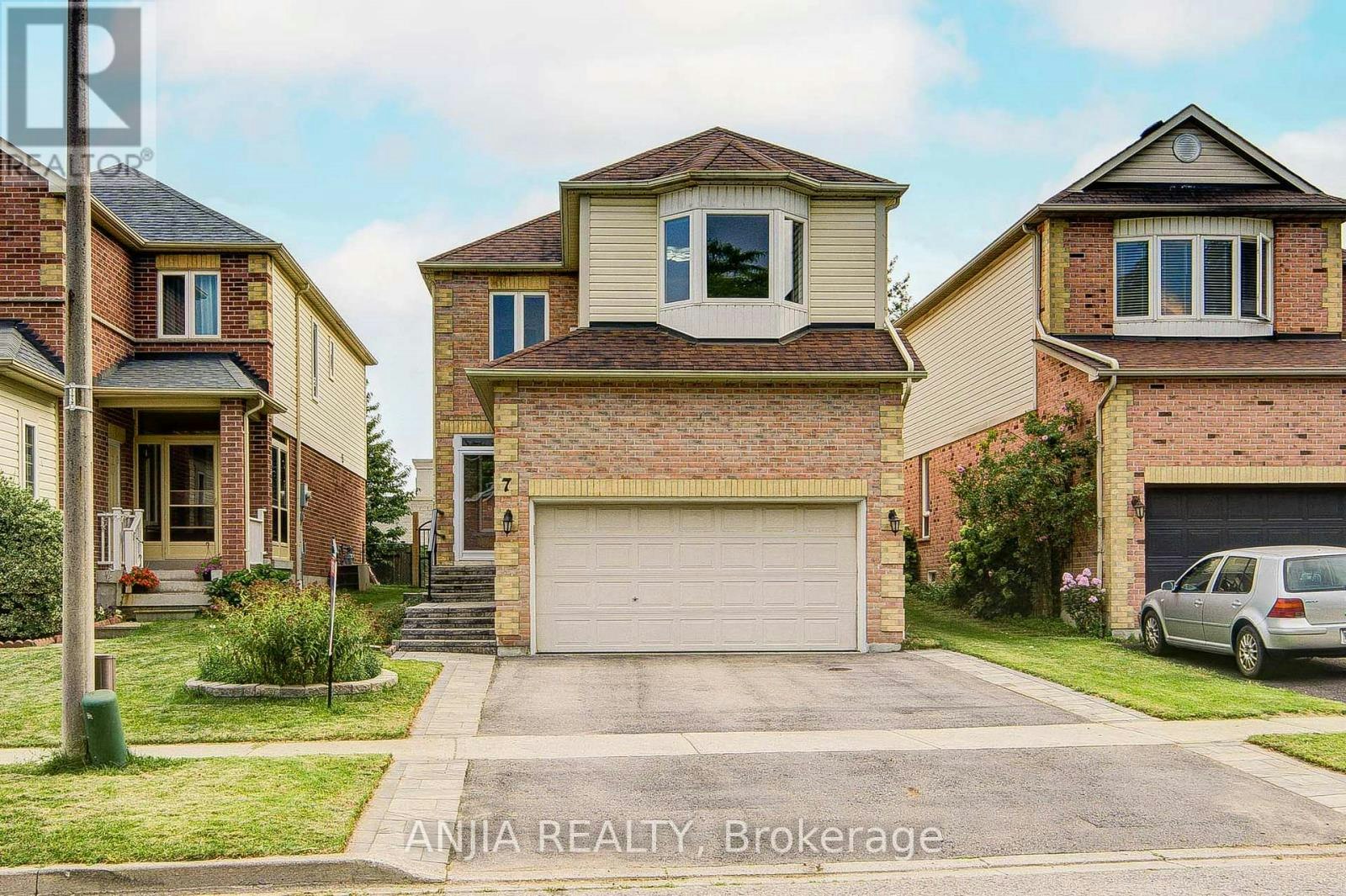 7 Allayden Drive, Whitby, ON, L1P 1L5