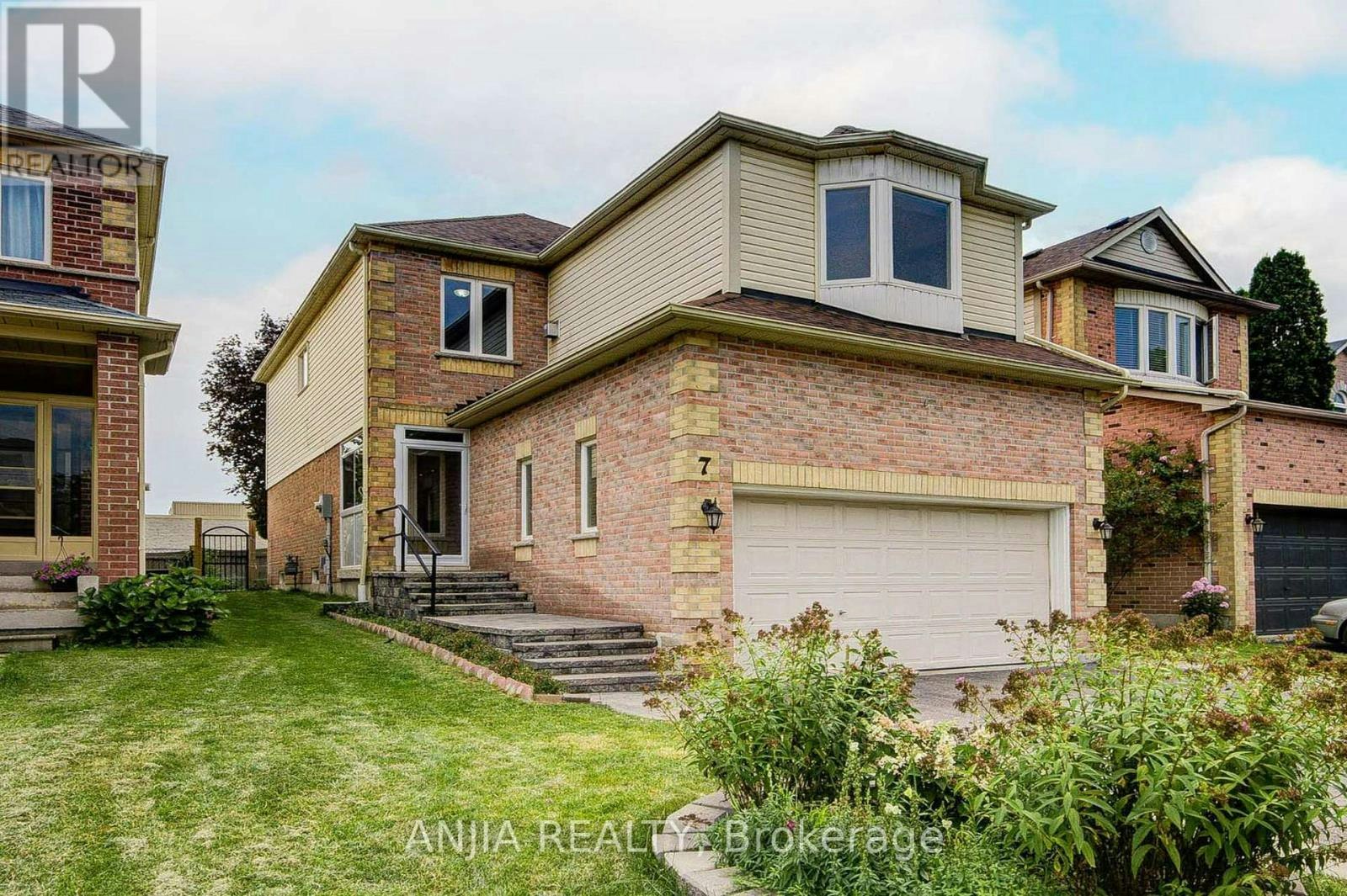7 Allayden Drive, Whitby, ON, L1P 1L5
