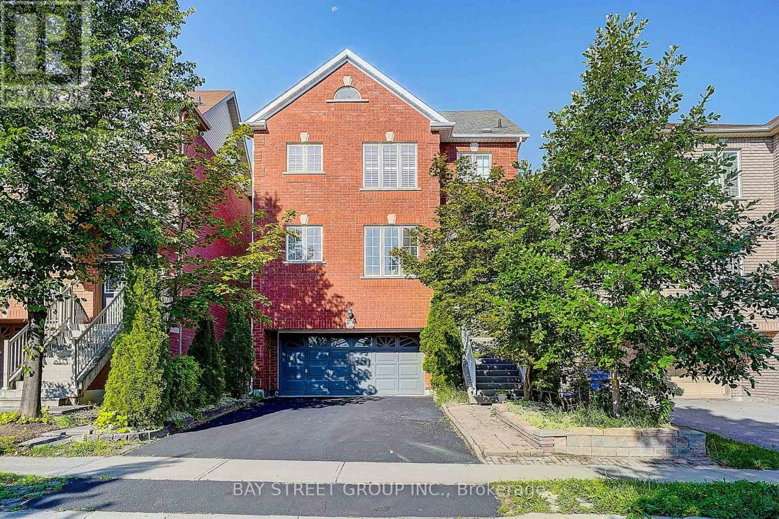 57 Gail Parks Crescent, Newmarket, ON, L3X 3B9
