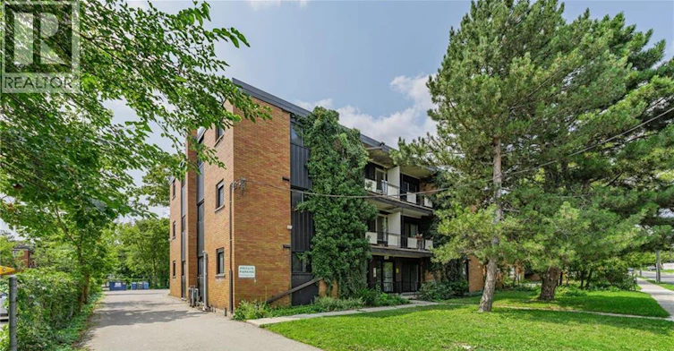 4-157 Ahrens Street W, Kitchener, ON, N2H 4C8