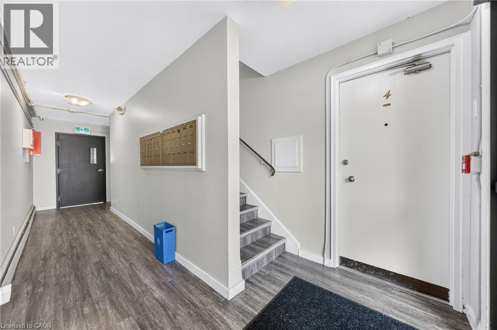 4-157 Ahrens Street W, Kitchener, ON, N2H 4C8 - 4