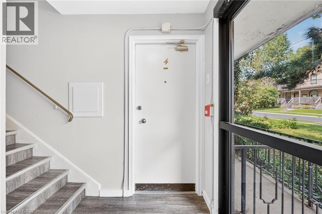 4-157 Ahrens Street W, Kitchener, ON, N2H 4C8 - 6
