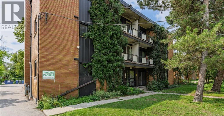 4-157 Ahrens Street W, Kitchener, ON, N2H 4C8 - 2