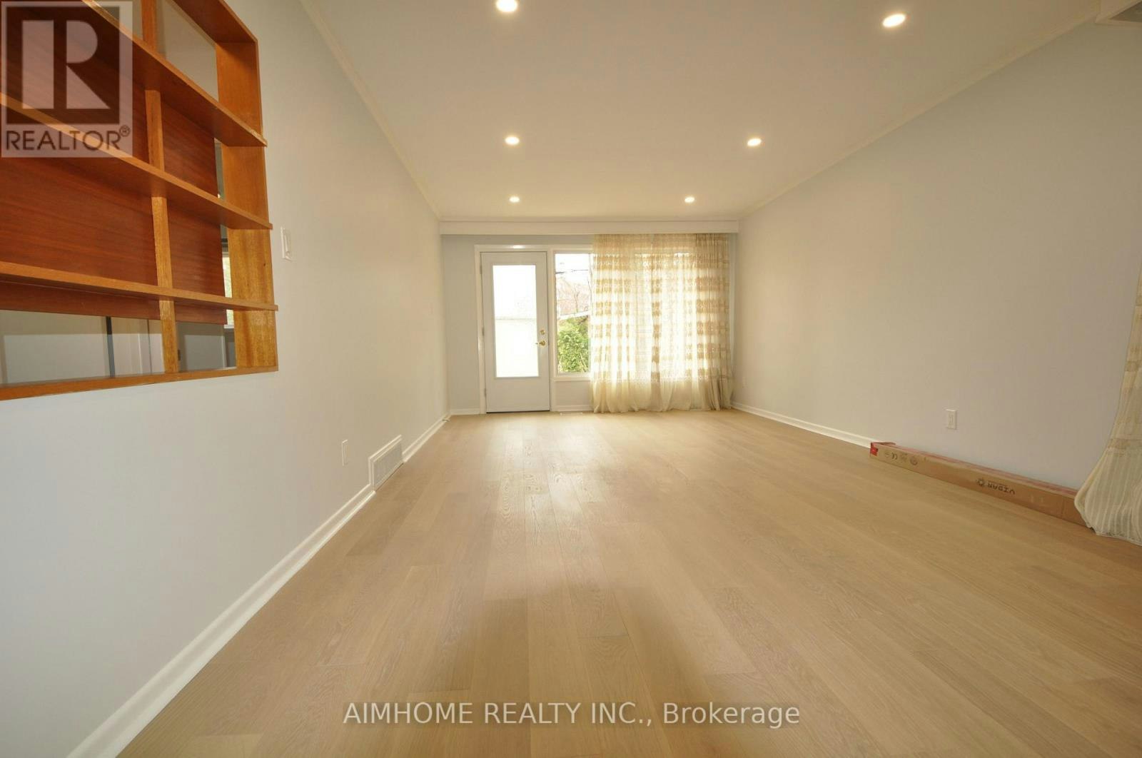 2-14 Dukinfield Crescent, Toronto, ON, M3A 2S1 - 2