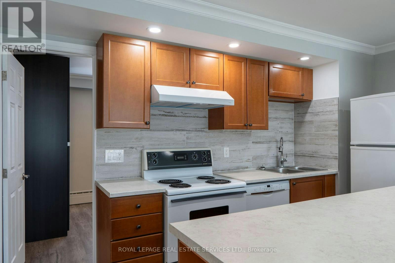 2-48A Arcadian Circle, Toronto, ON, M8W 2Y9 - 3