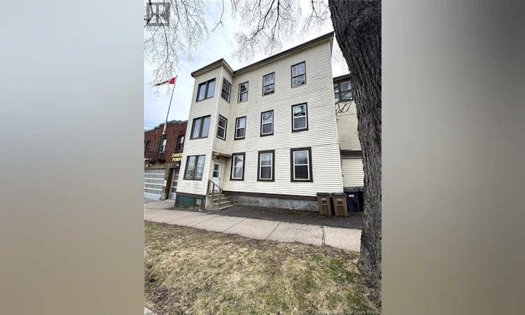 290 King Street W